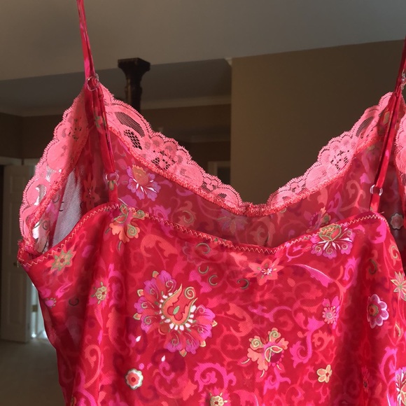 NWOT BLOOMINGDALES SLEEP SET - Picture 3 of 7